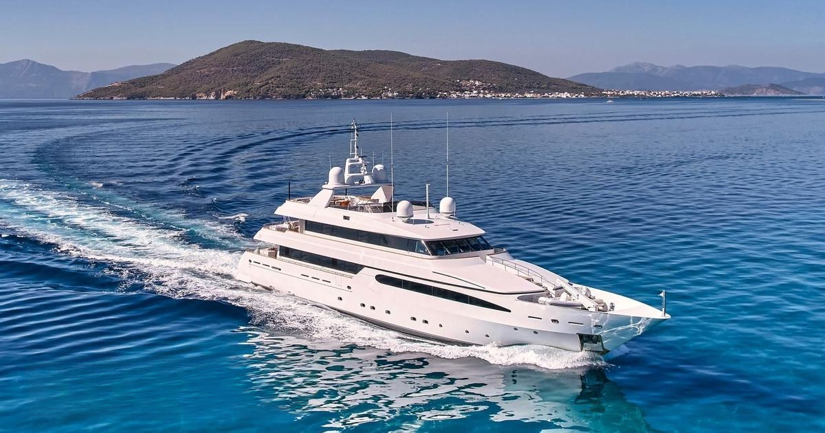 Booking checks yacht charter image